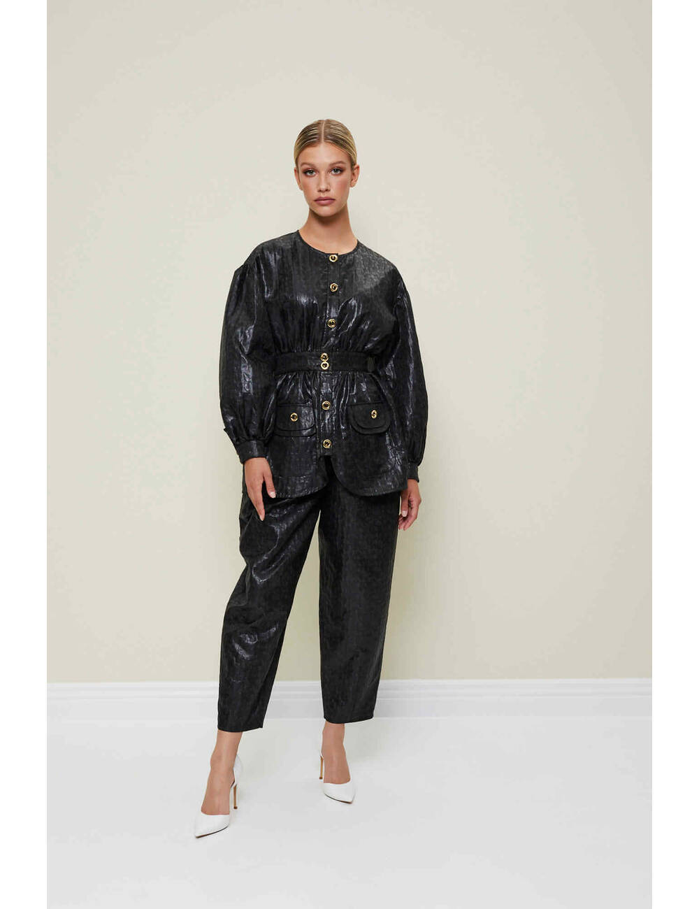 AW22WO LOOK 39 BLACK BLOUSE