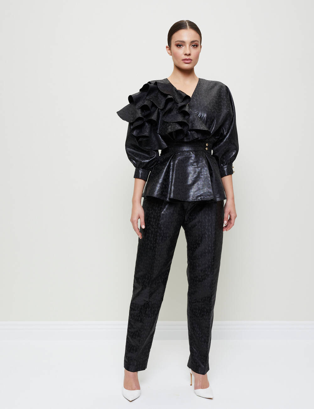 SS23WO LOOK 27 BLACK SET OF BLOUSE AND PANTS