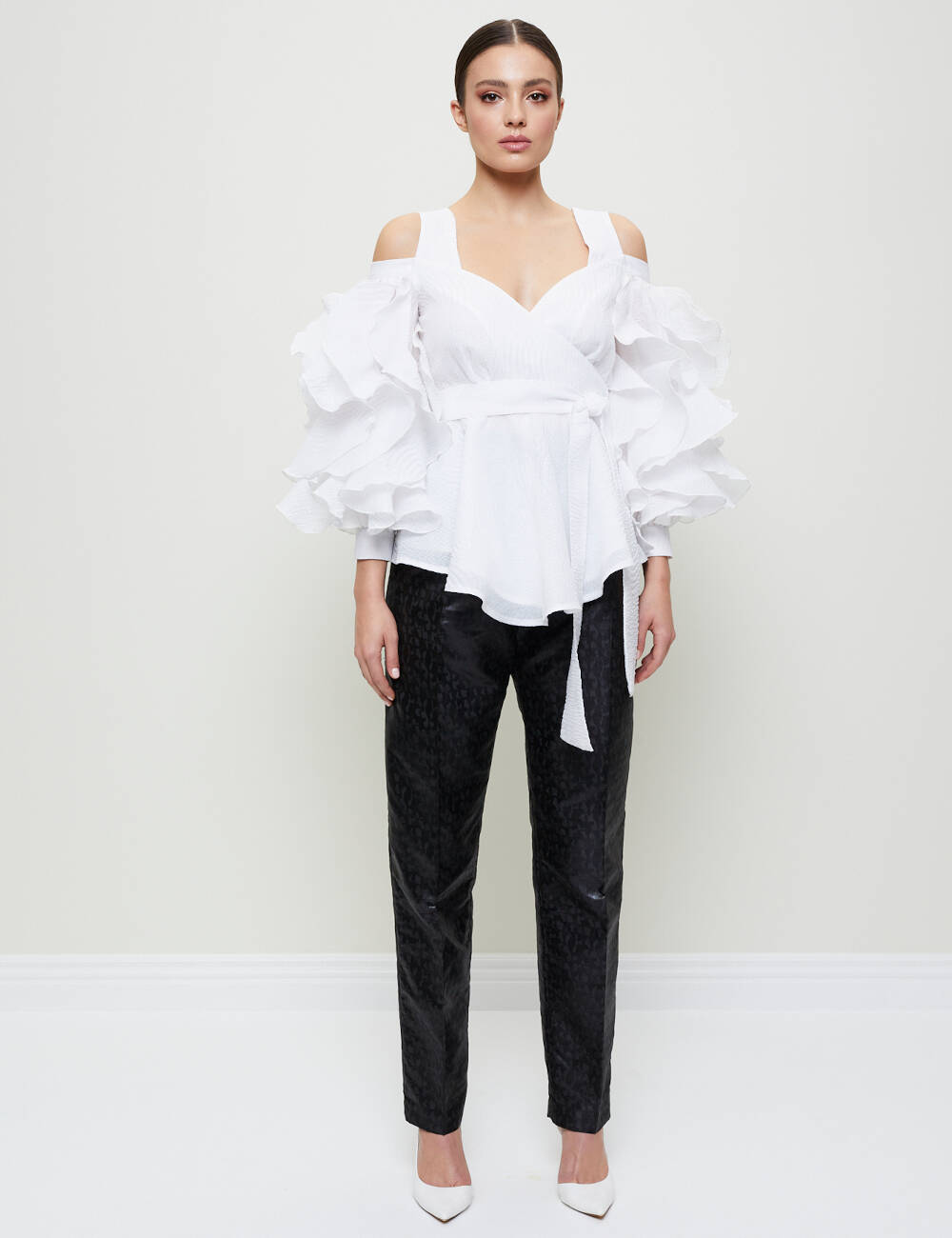 SS23WO LOOK 34 WHITE BLOUSE