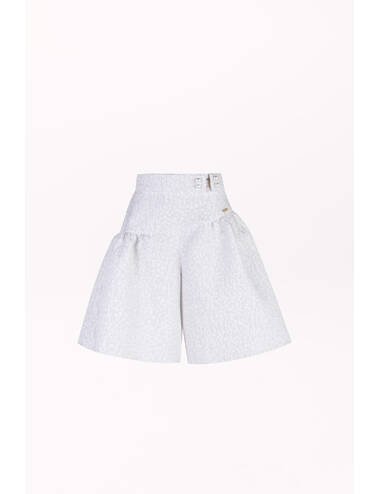 AW23PE LOOK 09 WHITE-SILVER SHORTS